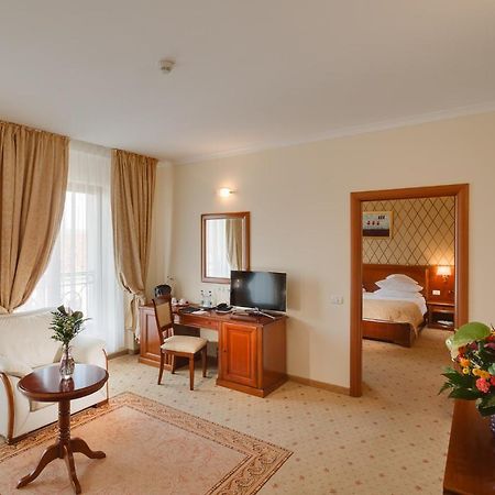 Hotel Opera Plaza Kaloşvar Dış mekan fotoğraf