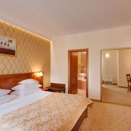 Hotel Opera Plaza Kaloşvar Dış mekan fotoğraf