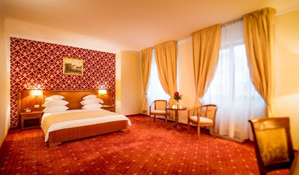 Hotel Opera Plaza Kaloşvar Dış mekan fotoğraf