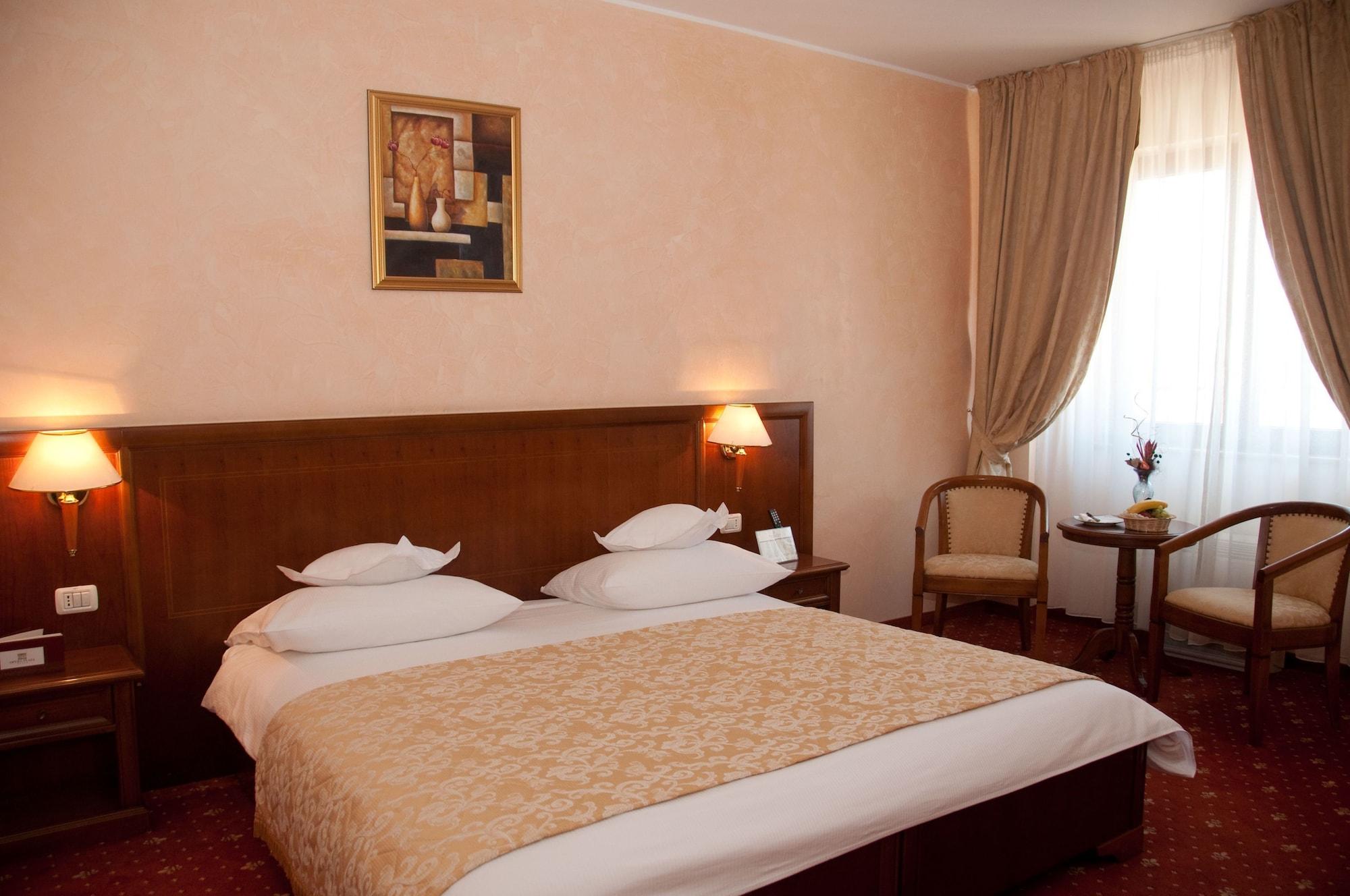 Hotel Opera Plaza Kaloşvar Dış mekan fotoğraf