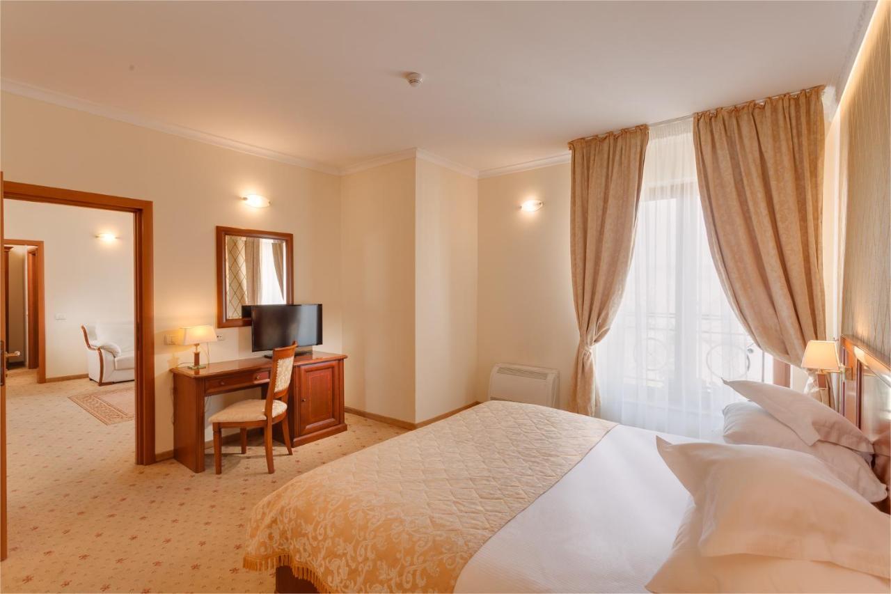 Hotel Opera Plaza Kaloşvar Dış mekan fotoğraf