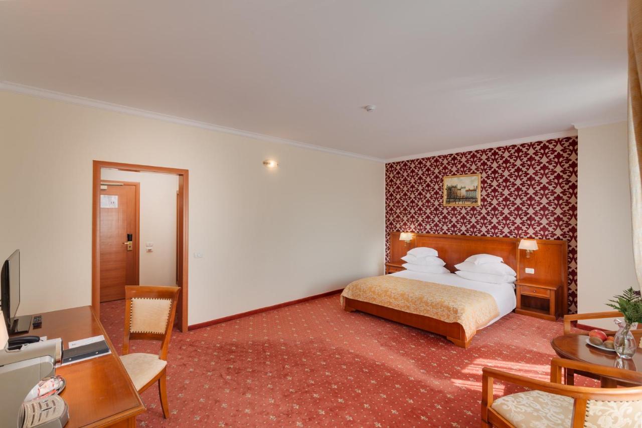 Hotel Opera Plaza Kaloşvar Dış mekan fotoğraf