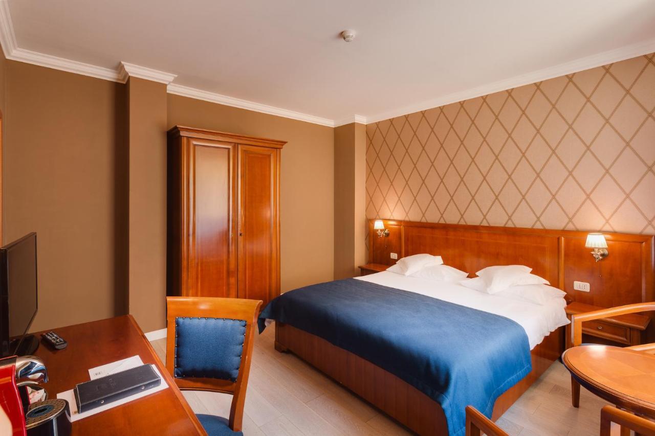 Hotel Opera Plaza Kaloşvar Dış mekan fotoğraf