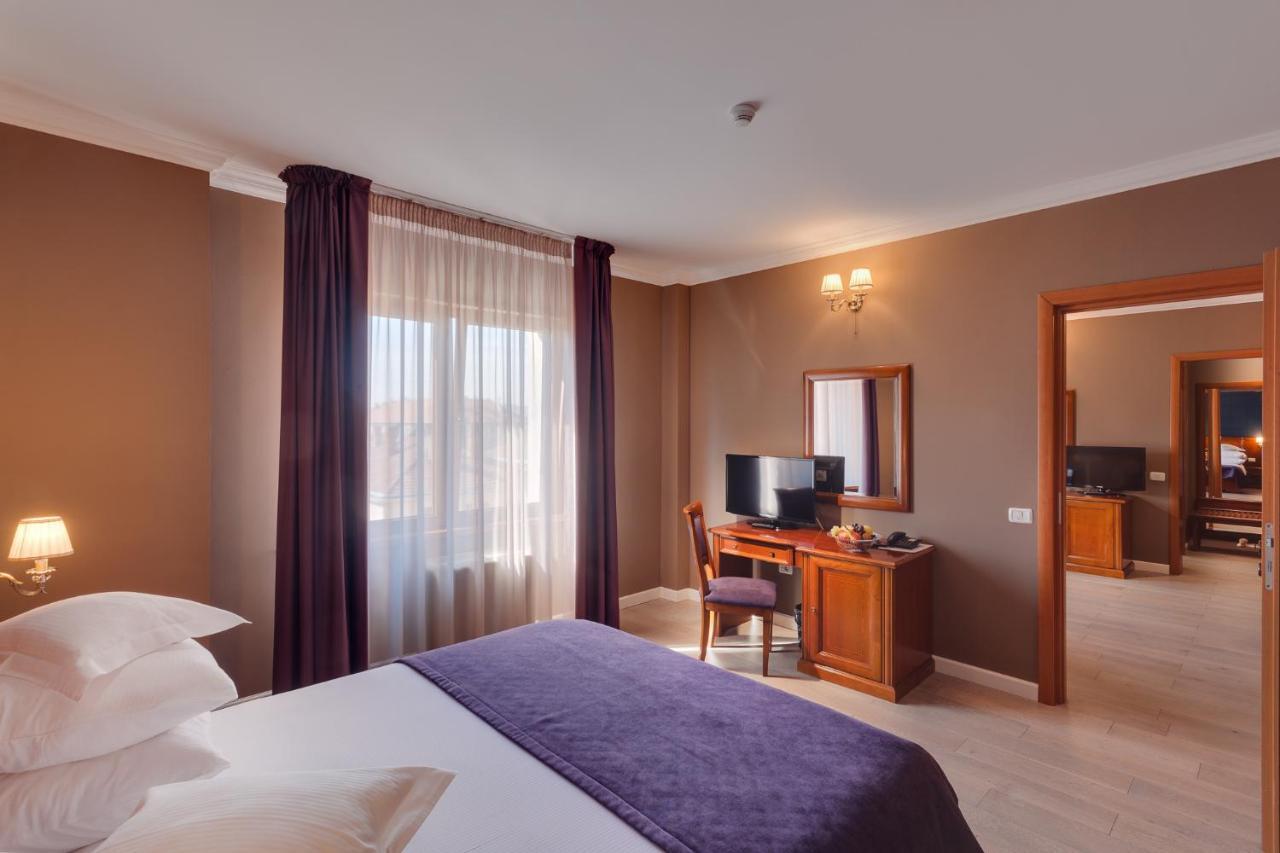 Hotel Opera Plaza Kaloşvar Dış mekan fotoğraf