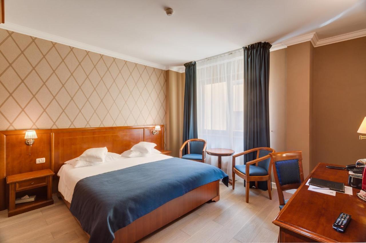 Hotel Opera Plaza Kaloşvar Dış mekan fotoğraf