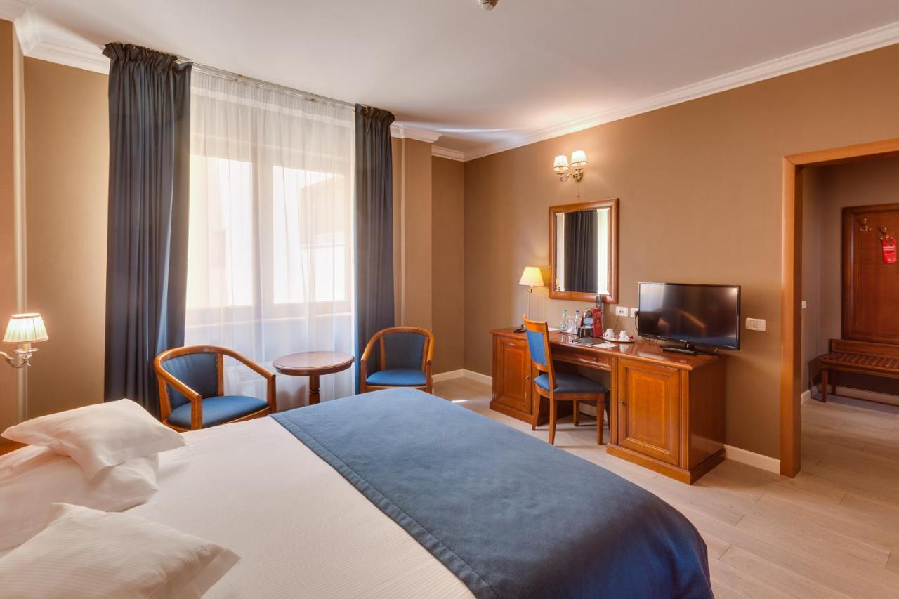 Hotel Opera Plaza Kaloşvar Dış mekan fotoğraf
