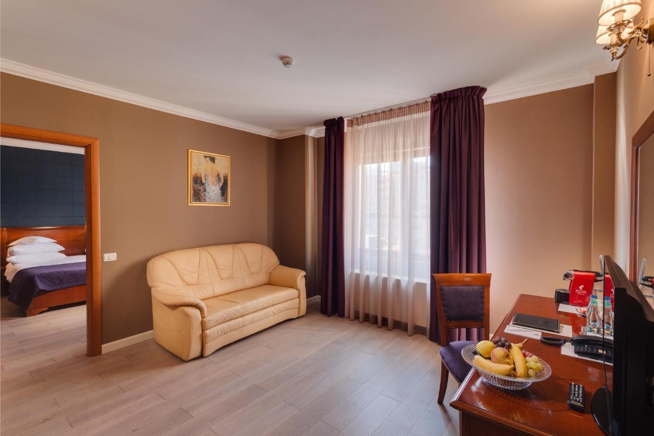 Hotel Opera Plaza Kaloşvar Dış mekan fotoğraf