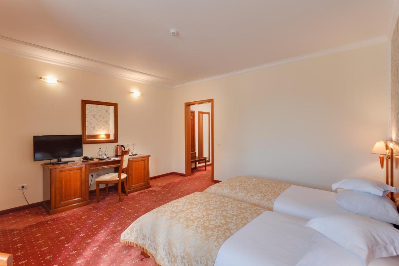 Hotel Opera Plaza Kaloşvar Dış mekan fotoğraf