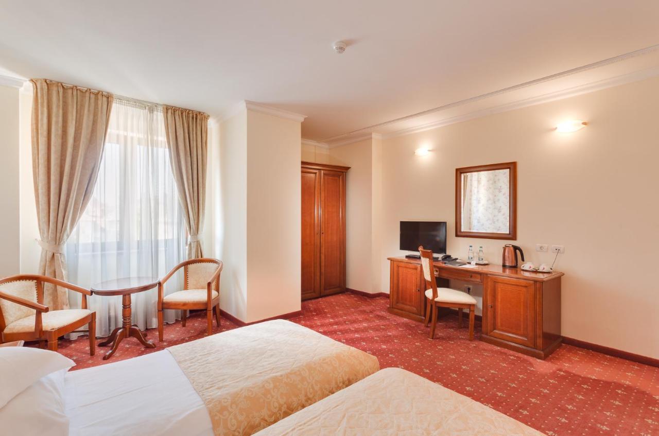 Hotel Opera Plaza Kaloşvar Dış mekan fotoğraf