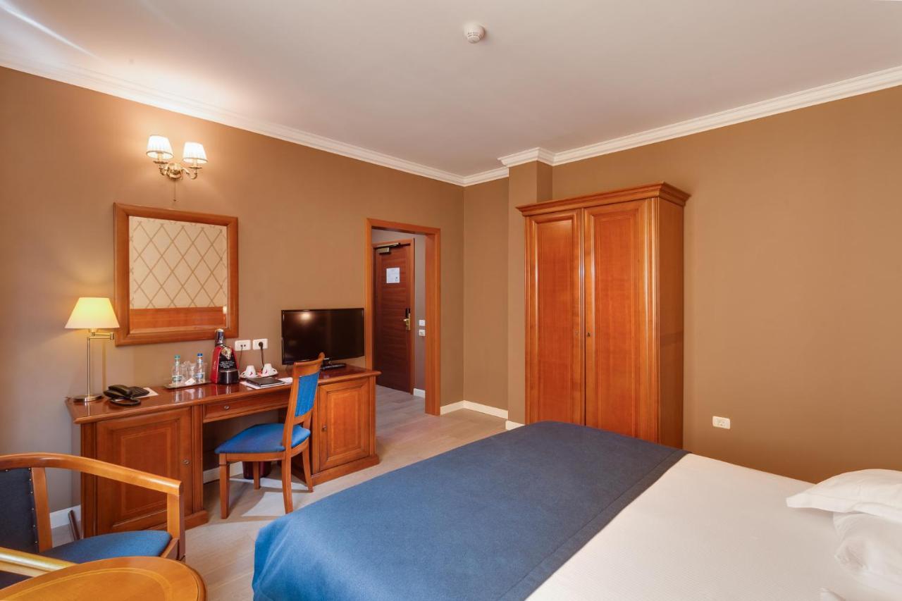 Hotel Opera Plaza Kaloşvar Dış mekan fotoğraf
