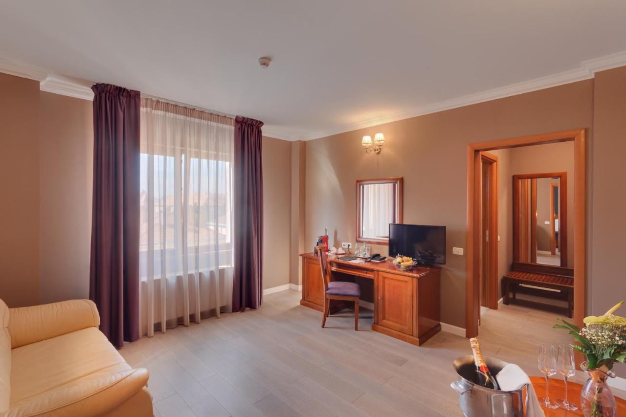 Hotel Opera Plaza Kaloşvar Dış mekan fotoğraf