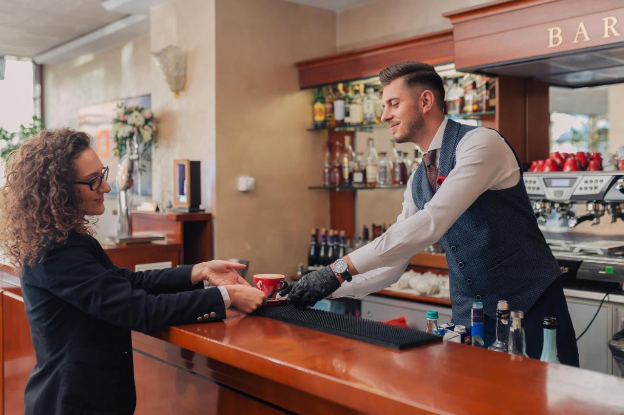 Hotel Opera Plaza Kaloşvar Dış mekan fotoğraf