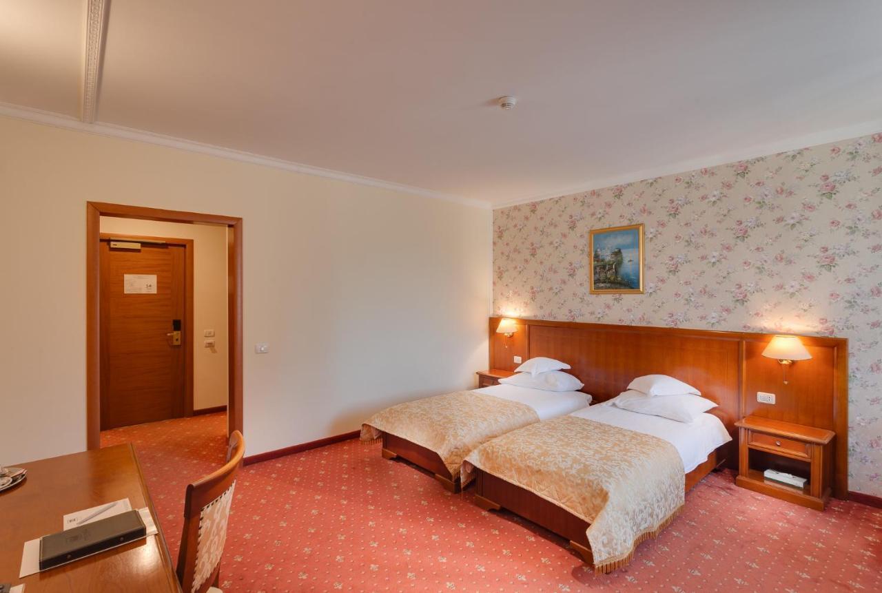 Hotel Opera Plaza Kaloşvar Dış mekan fotoğraf