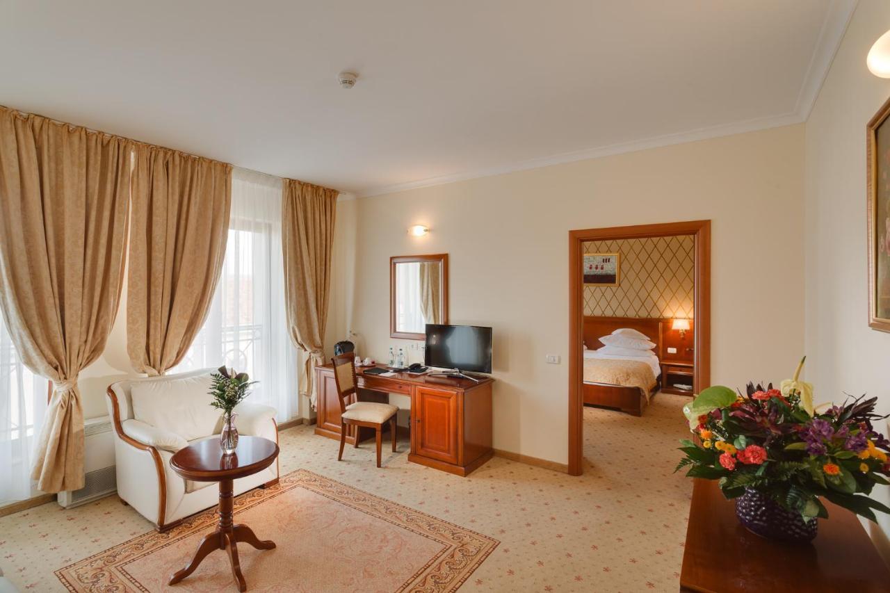 Hotel Opera Plaza Kaloşvar Dış mekan fotoğraf