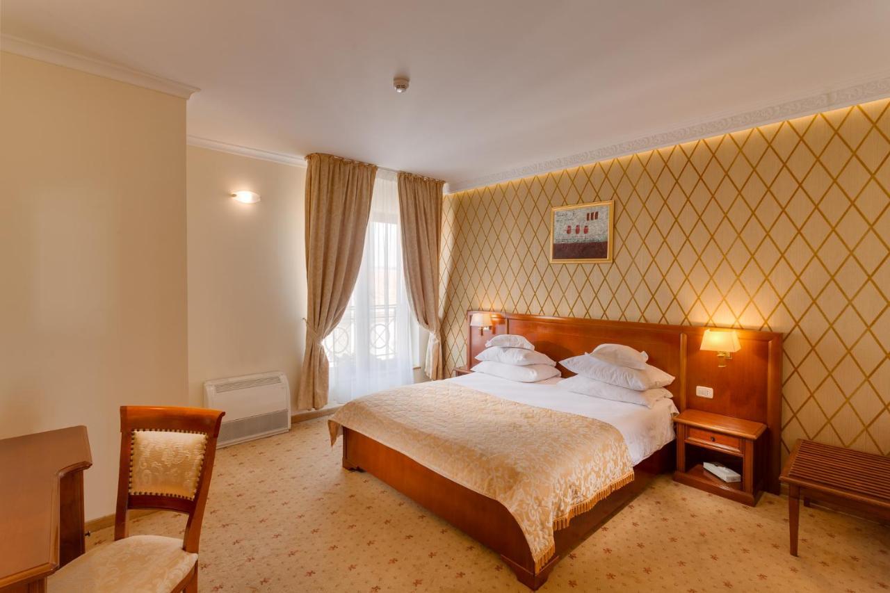 Hotel Opera Plaza Kaloşvar Dış mekan fotoğraf