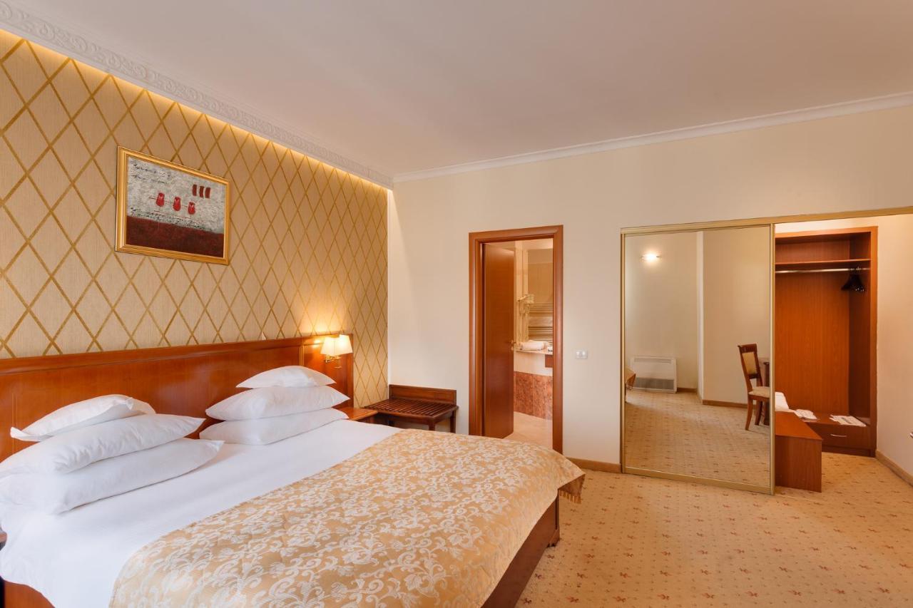 Hotel Opera Plaza Kaloşvar Dış mekan fotoğraf